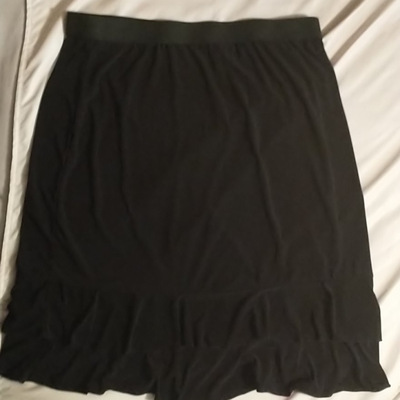 2 skirts - Picture 5 of 8